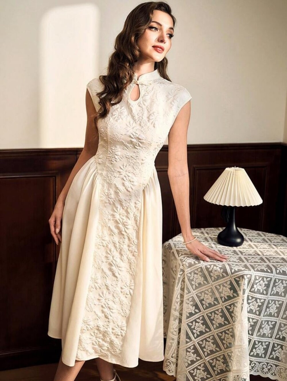 Bridal Cheongsam Qi Pao Mandarin Collar Frog Clasp Keyhole Basque Waist Jaquard